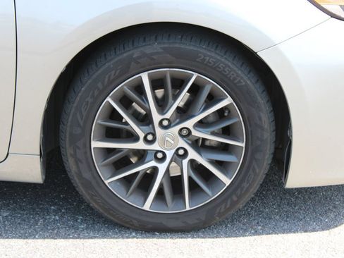 Used 2018 Lexus ES 350 w/ Luxury Package w/Wood Trim FWD image 12