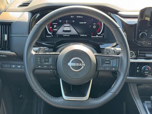 Used 2024 Nissan Pathfinder Platinum AWD/4WD image 19