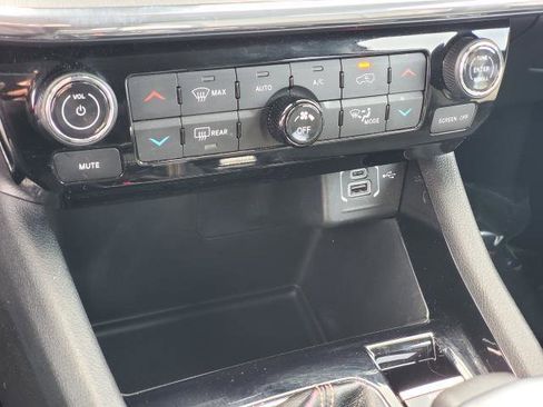 Used 2022 Jeep Compass Limited w/ Elite Group image 18