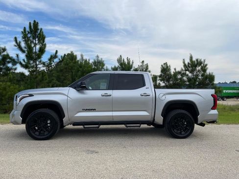 Used 2025 Toyota Tundra SR5 w/ SR5 Premium Package AWD/4WD image 7