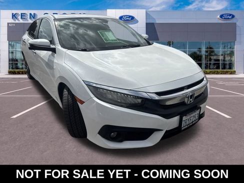 Used 2016 Honda Civic Touring image 1