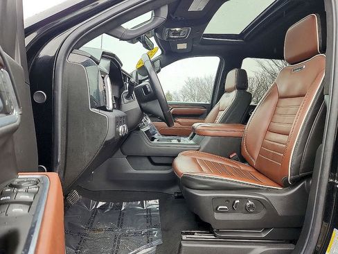 Certified 2025 GMC Sierra 2500 Denali Ultimate AWD/4WD image 13