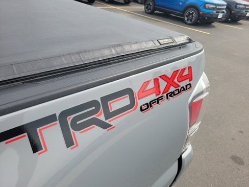 Used 2020 Toyota Tacoma TRD Off-Road image 10