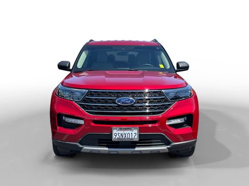 Certified 2023 Ford Explorer XLT w/ Equipment Group 202A AWD/4WD image 8