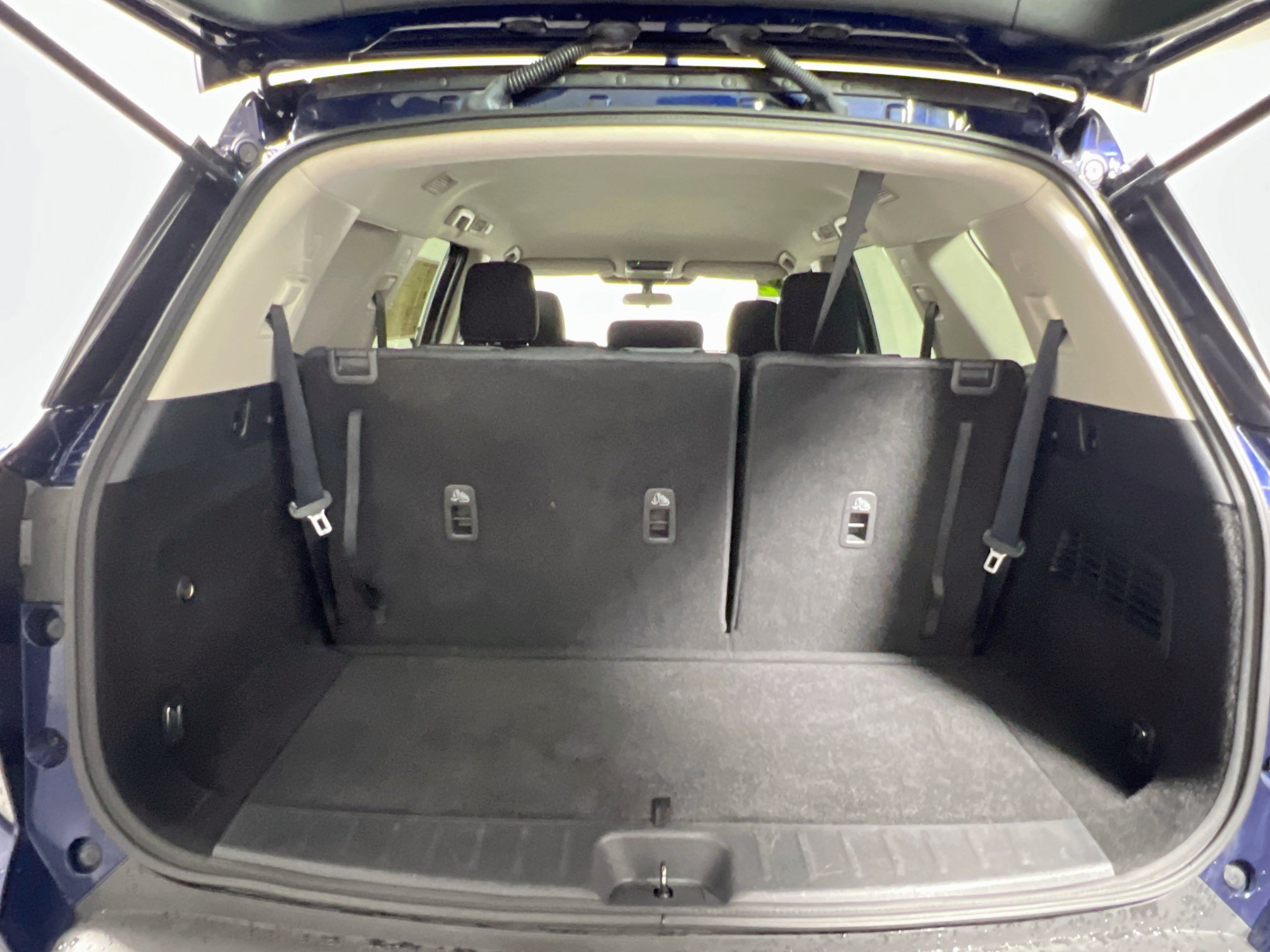 Used 2022 Nissan Pathfinder SV FWD image 34