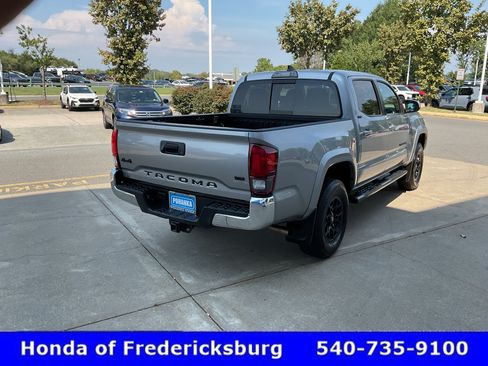 Used 2019 Toyota Tacoma SR5 w/ Four Season Floor Mat Package AWD/4WD image 6
