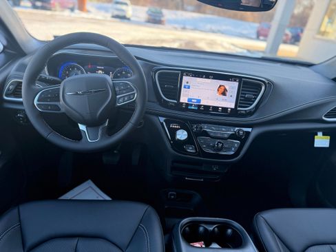 New 2026 Chrysler Pacifica Select FWD image 12