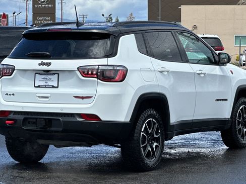 Used 2025 Jeep Compass Trailhawk w/ Trailer Tow Group AWD/4WD image 4