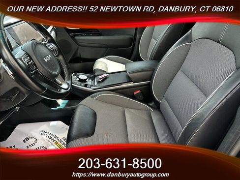 Used 2022 Kia Niro EX w/ Cold Weather Package FWD image 8