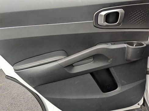 Used 2024 Kia Sorento S image 31