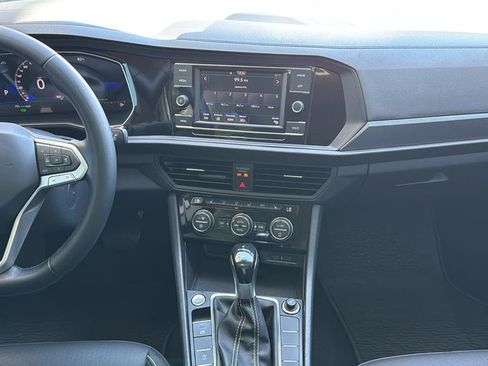 Used 2023 Volkswagen Jetta SE FWD image 9