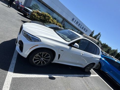 Used 2023 BMW X5 xDrive45e w/ Executive Package AWD/4WD image 2