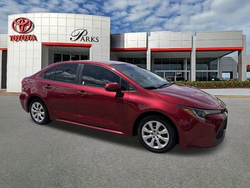 Certified 2022 Toyota Corolla LE FWD image 1