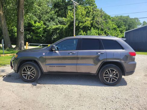 Used 2017 Jeep Grand Cherokee Trailhawk AWD/4WD image 8