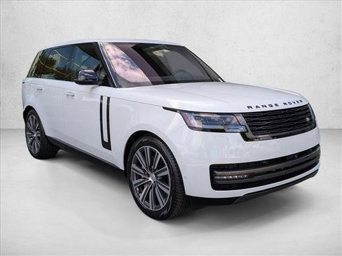 Certified 2023 Land Rover Range Rover SE image 3