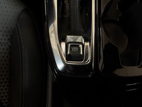 Used 2025 Chevrolet Trax LT FWD image 21