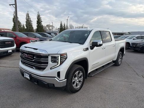 Used 2022 GMC Sierra 1500 SLT w/ SLT Convenience Package image 2