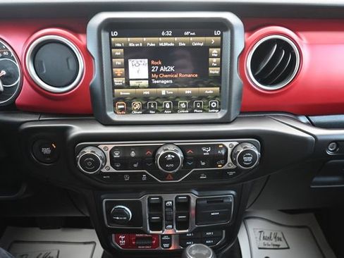 Used 2023 Jeep Wrangler Unlimited Rubicon w/ Cold Weather Group AWD/4WD image 32