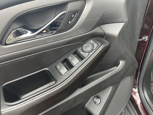 Used 2023 Chevrolet Traverse LT image 22