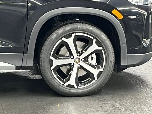 New 2025 Volkswagen Tiguan SE image 40