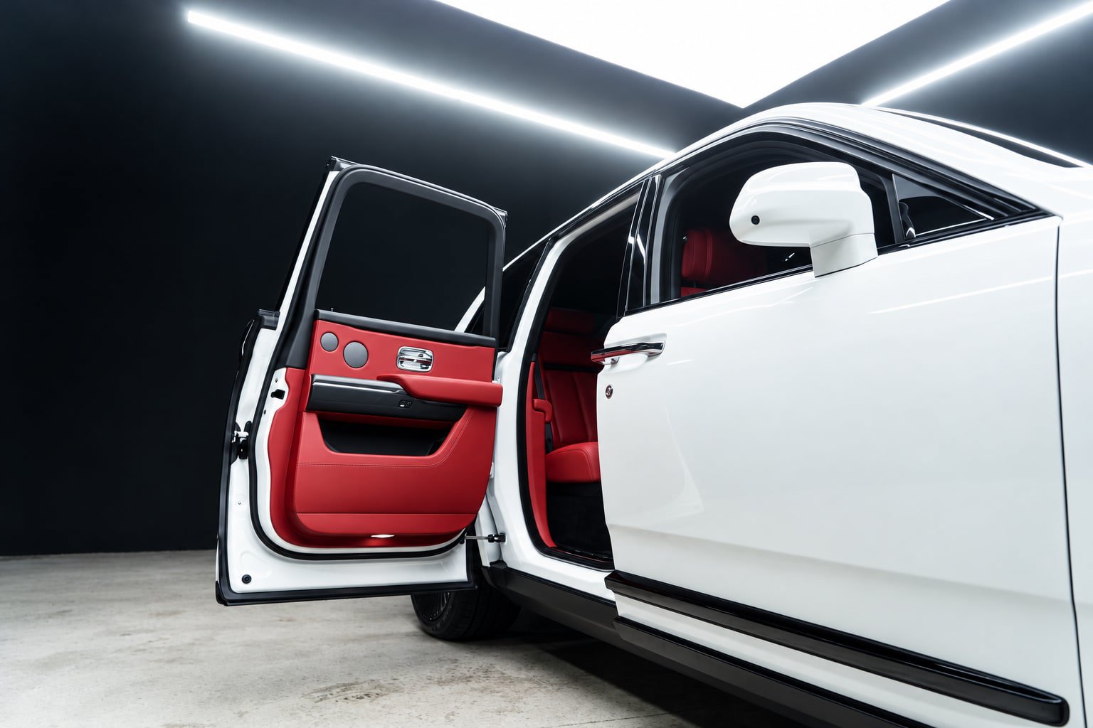 Used 2023 Rolls-Royce Cullinan Black Badge AWD/4WD image 8