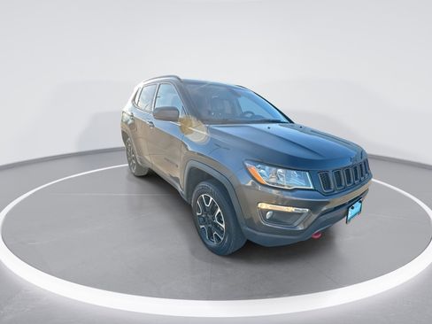 Used 2020 Jeep Compass Trailhawk image 2