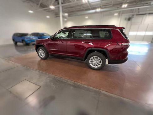 New 2025 Jeep Grand Cherokee L Laredo image 7