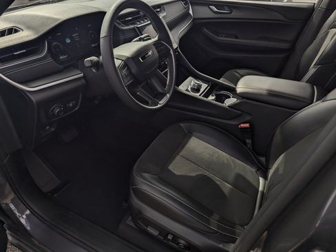 Certified 2023 Jeep Grand Cherokee Altitude AWD/4WD image 9