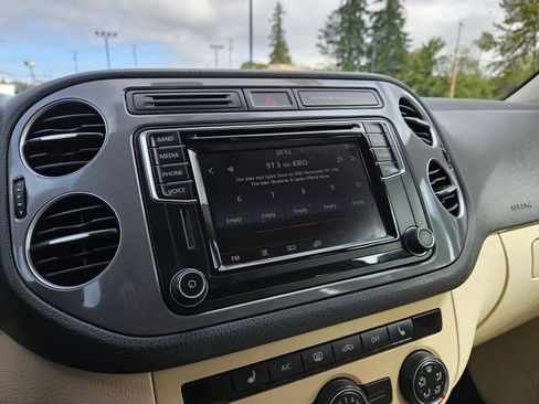 Used 2017 Volkswagen Tiguan S image 20