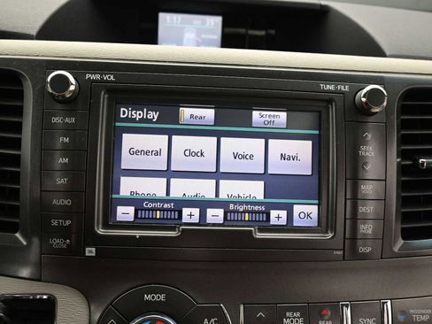 Used 2011 Toyota Sienna Limited image 17