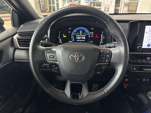 Used 2025 Toyota Camry SE FWD image 14