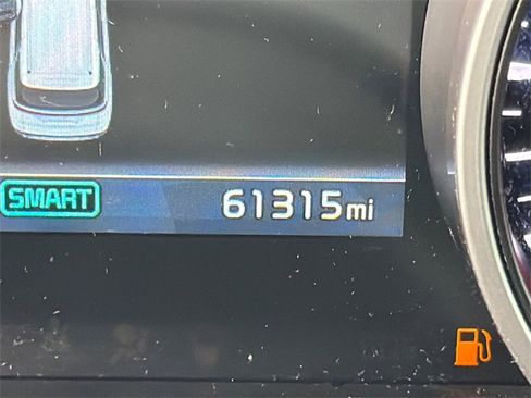 Used 2023 Kia Carnival LX image 25