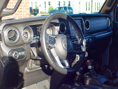 Used 2018 Jeep Wrangler Unlimited Sahara image 23