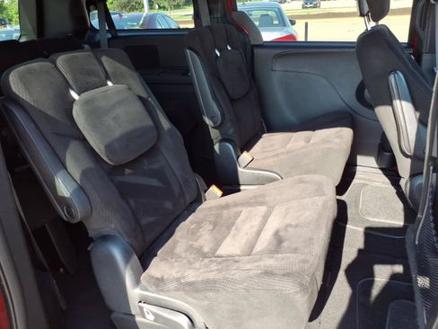 Used 2015 Dodge Grand Caravan SE w/ Quick Order Package 29E SE FWD image 16