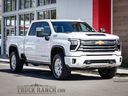 Used 2025 Chevrolet Silverado 2500 High Country w/ High Country Premium Package AWD/4WD image 1