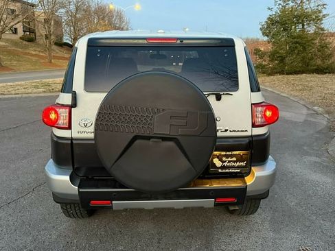 Used 2011 Toyota FJ Cruiser 4WD image 18