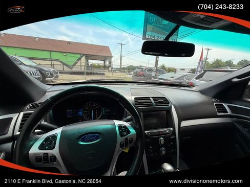 Used 2014 Ford Explorer XLT w/ Equipment Group 202A AWD/4WD image 16