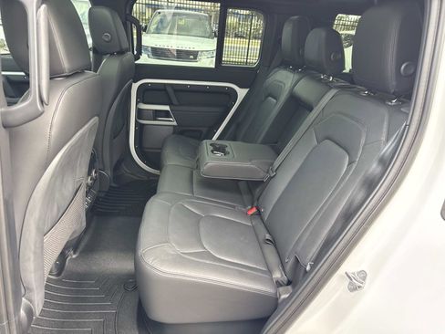 Used 2024 Land Rover Defender 110 S image 13