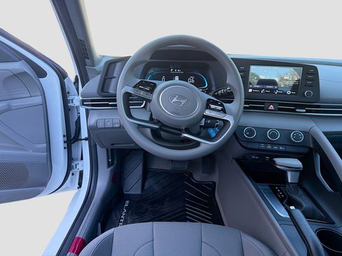 New 2026 Hyundai Elantra SE image 14