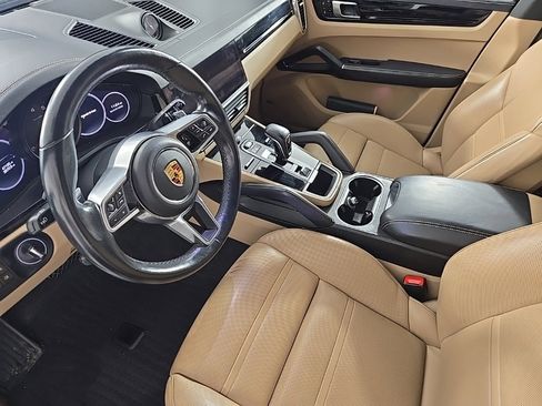 Used 2020 Porsche Cayenne image 13