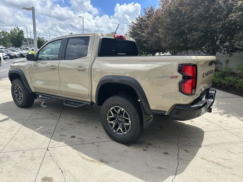 Used 2024 Chevrolet Colorado ZR2 w/ Technology Package AWD/4WD image 7