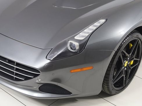 Used 2018 Ferrari California T image 95