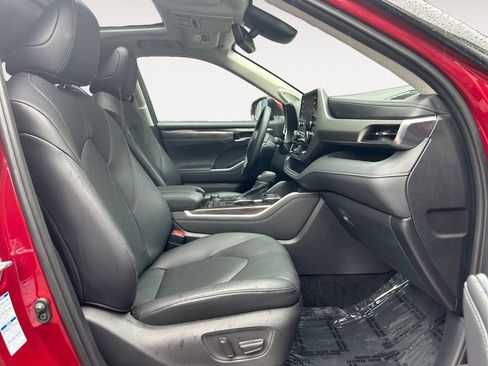 Used 2020 Toyota Highlander Limited AWD/4WD image 25