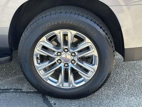 Used 2021 GMC Yukon XL SLT w/ SLT Premium Package image 7