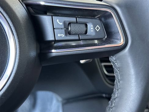 Used 2025 Porsche Macan image 28