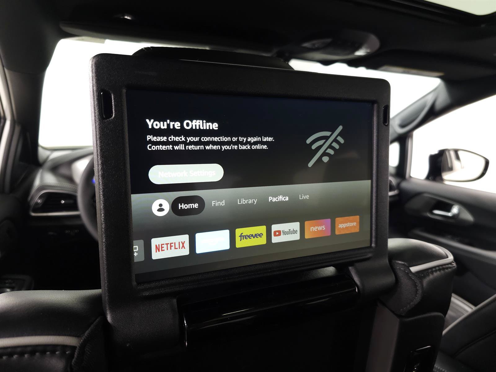 Used 2024 Chrysler Pacifica Premium FWD image 35