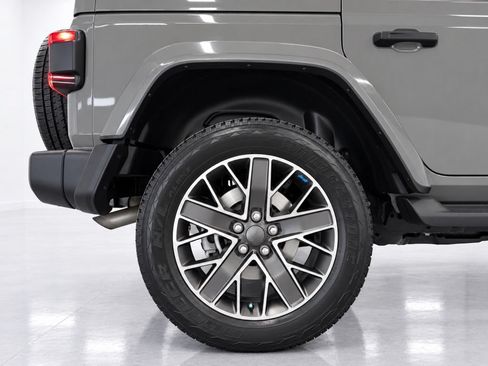 Used 2023 Jeep Wrangler Unlimited Sahara w/ Cold Weather Group AWD/4WD image 11
