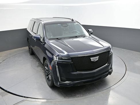 Used 2024 Cadillac Escalade ESV Sport Platinum w/ LPO, ONYX Package AWD/4WD image 33