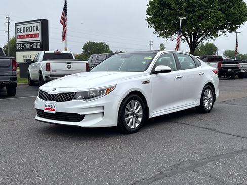 Used 2018 Kia Optima EX w/ Premium Package FWD image 3
