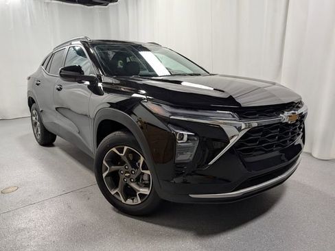 New 2026 Chevrolet Trax LT w/ Driver Confidence Package FWD image 2